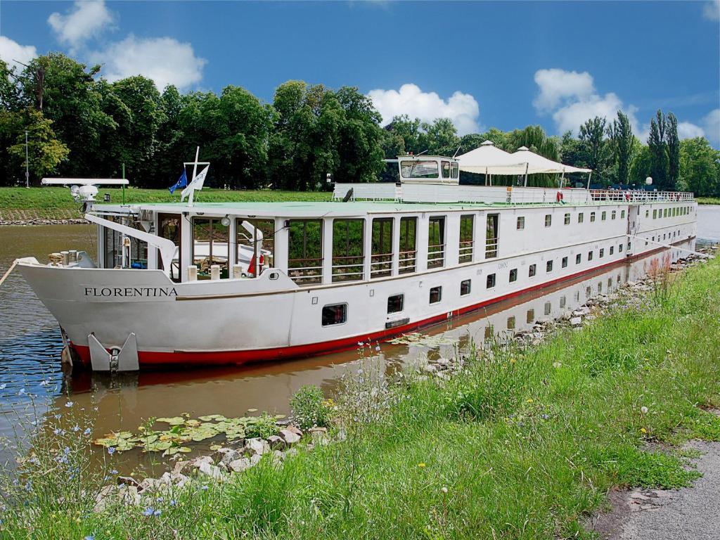 Florentina Boat Praha Bagian luar foto