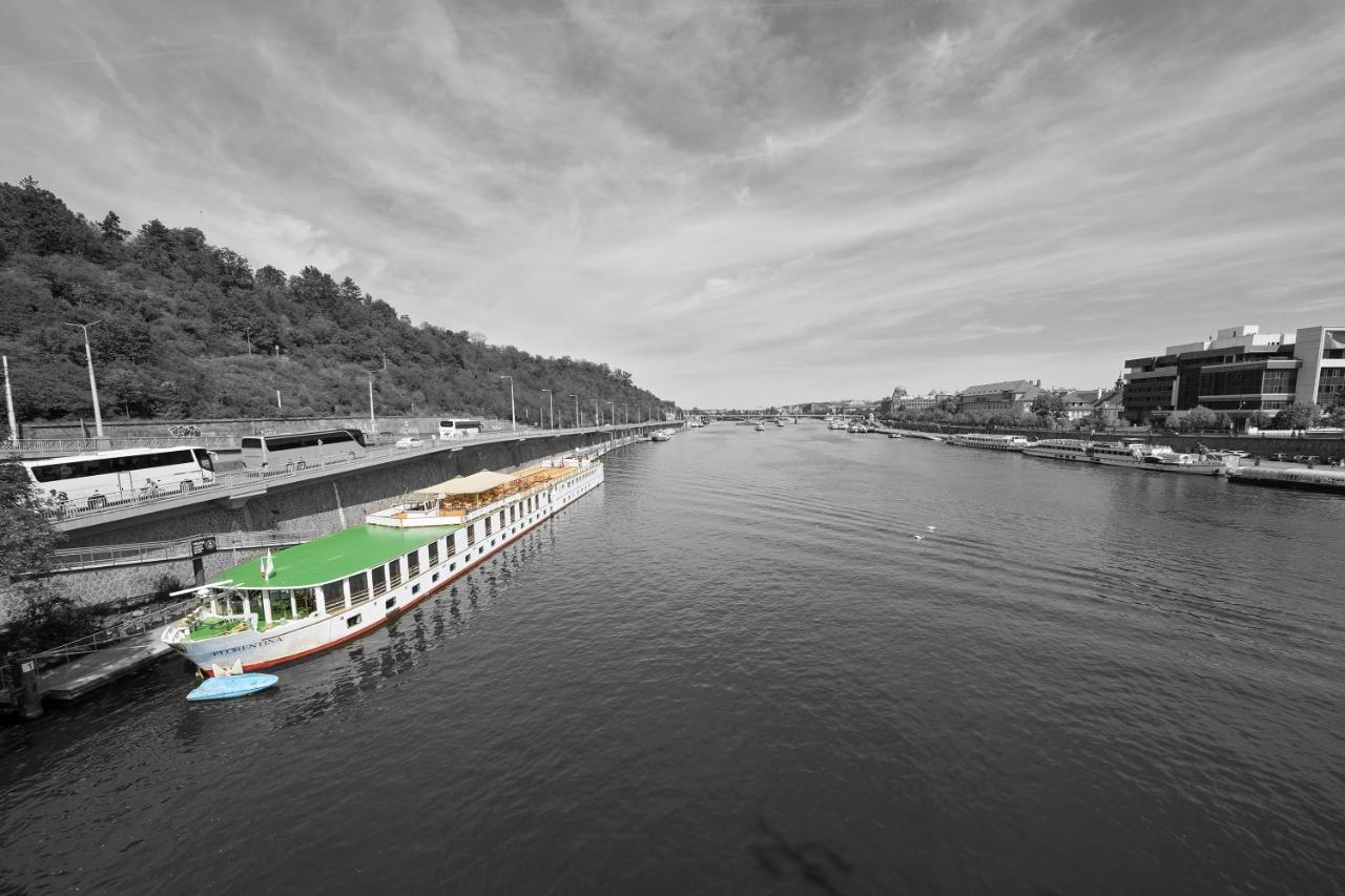 Florentina Boat Praha Bagian luar foto