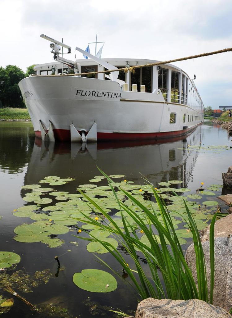 Florentina Boat Praha Bagian luar foto